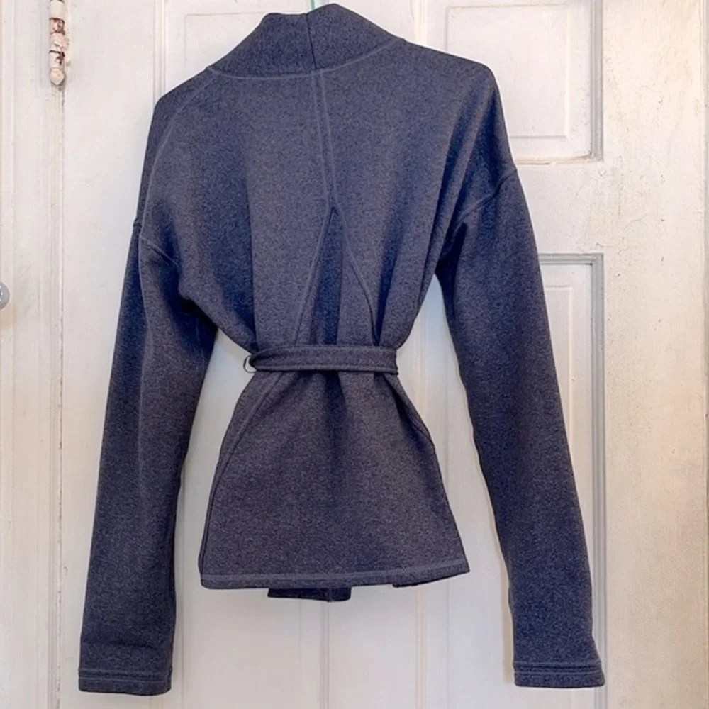 Ivivva by Lululemon purple blue heather girls wrap jacket in size 14